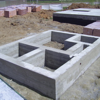 Sfaturi pentru construirea fundației, regulile de fundații și greșeli în timpul construcției (a fundației) Sfaturi pentru construirea fundației, regulile de fundații și greșeli în timpul construcției