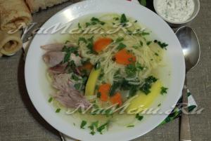 Supa cu tăiței de casă și reteta de pui cu pas pentru cele mai delicioase (cartofi) Supa cu tăiței de casă și reteta de pui pas pentru cel mai delicios