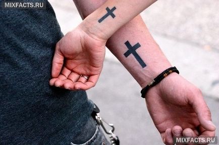 sensul tatuaj Cross și schițe