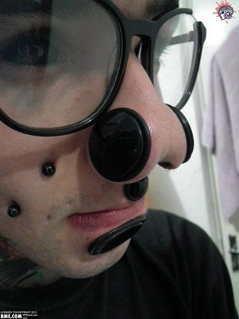 Tatuaj pe globul ocular (sufletele tatuate) Tatuaj pe globul ocular