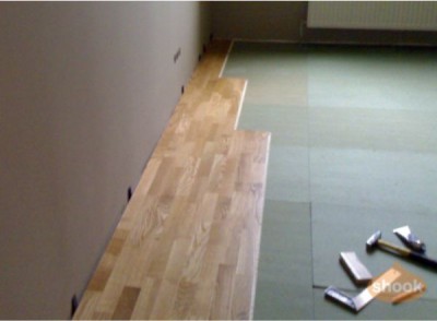 Tehnologia de stabilire a parchet stratificat cu mâinile lor (modul de a pune instalarea tehnologiei de stabilire placi de parchet cu video mâinile lor) Tehnologie de stabilire placi de parchet cu propriile lor mâini