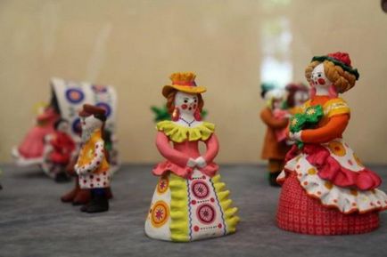 jucărie tradițională Dymkovo cum să facă din lut cu mâinile lor