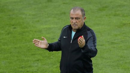 În al treilea rând Terim (Hakan Çalhanoğlu) al treilea Terim