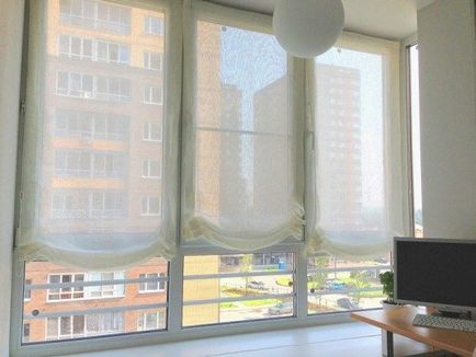 Tulle pe un balcon sau loggie la bucătărie ca streșini atârnă cu și fără (tul) Tulle pe un balcon sau loggie la bucătărie ca streșini atârnă cu și fără