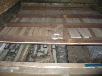 Unitate de podea într-o casă de lemn și sfaturi cu privire la ambalare