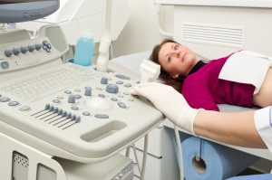 Cu ultrasunete a ovarelor la femei - ambele trece și cum să se pregătească pentru procedura de