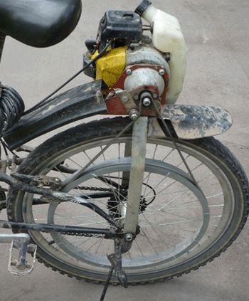 Biciclete cu un motor al ferăstrăului cu lanț