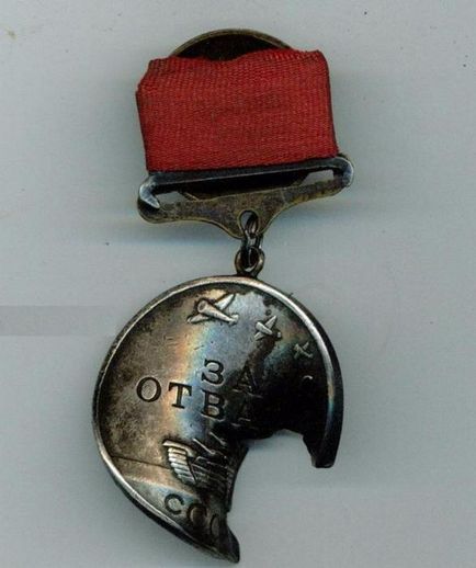 Ceea ce a dat medalia „Pentru Curaj“ ordinele de luptă și medalii ale Uniunii Sovietice