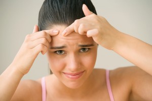 Terenul de acnee probleme împotriva puternic ritual facial