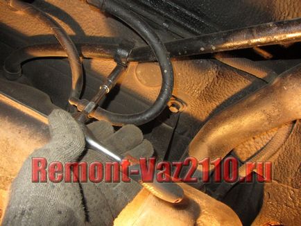 Înlocuirea rezervorului de gaz cu mâinile lor de reparare 2110