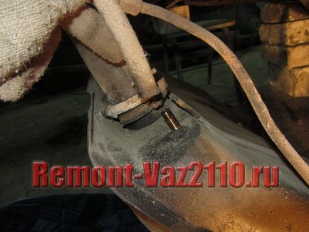 Înlocuirea rezervorului de gaz cu mâinile lor de reparare 2110