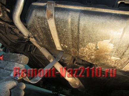 Înlocuirea rezervorului de gaz cu mâinile lor de reparare 2110