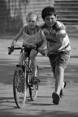 Cum să învețe copilul la o plimbare cu bicicleta