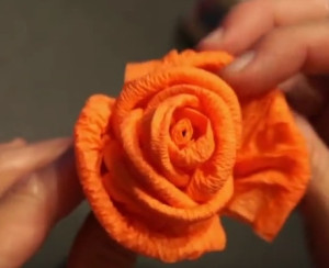 Flori din servetele pentru incepatori, realizate din hârtie cu propriile mâini