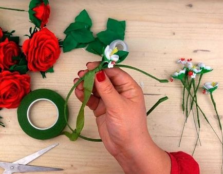 Flori din servetele cu mâinile lor - cum să facă flori și buchete pe pas cu pas fotografie