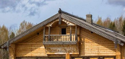 Frontonul casei (casa) fronton acasă