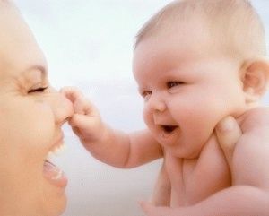 Sughitul la sugari - cauze, ce să facă, cum de a salva copilul de la un sughiț