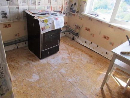 Interior bucătărie mică, înainte și după reparație (5 mp