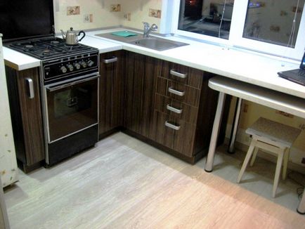 Interior bucătărie mică, înainte și după reparație (5 mp