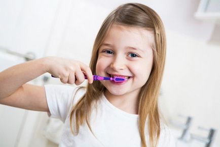 Ce dinți se schimbă copii pierderea dintilor de foioase