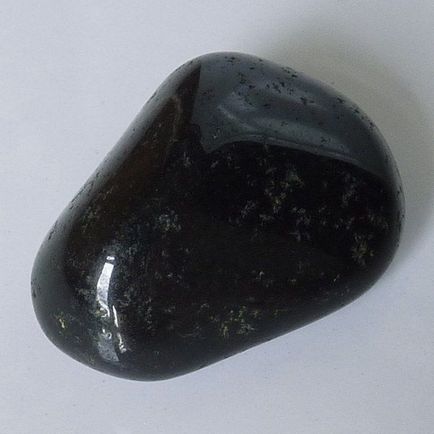 Cum se numește o piatră neagră