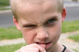 Cum se intarca un copil musca unghiile tratamentele sale, sfaturi