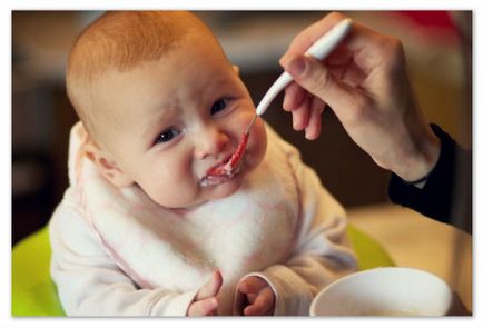 Cum de a începe să atragă un copil atunci când sticla-hrănite masa de alimente complementare