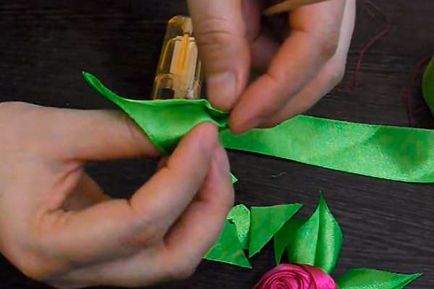 Cum sa faci un trandafir din benzi cu propriile lor mâini