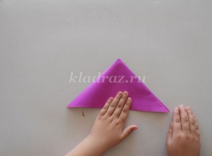 Cum sa faci o lalea dintr-o lucrare cu mâinile în etape pentru copii (foto-master) Cum sa faci o lalea dintr-o lucrare cu mâinile în etape pentru copii
