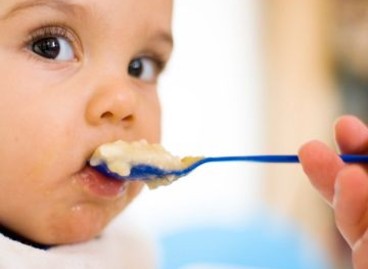 Când să introducă alimente solide sugari - 10 semne de pregătire a copilului pentru a ademeni