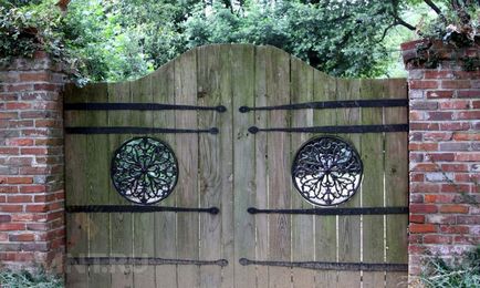 Design-ul original al ușilor și porților