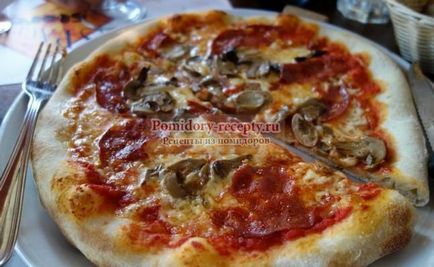 Pizza cu ciuperci și roșii - delicios și ușor