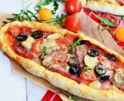 Pizza cu salam, ciuperci și roșii
