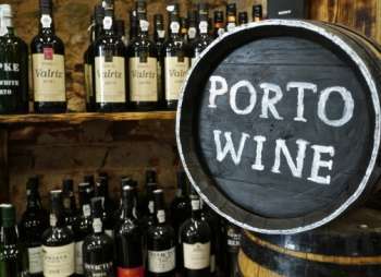 Port - o descriere cu fotografii de vin și speciile sale; rău și beneficiile băuturii