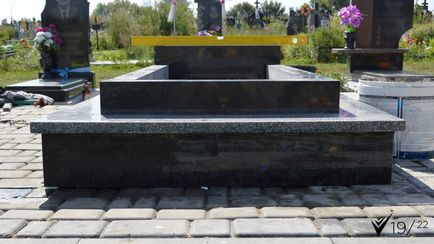 Pas cu pas instalarea monumentului pe mormântul de la sol (foto-guide)