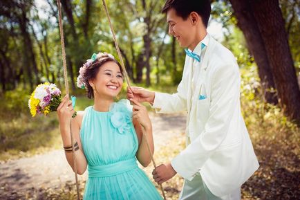 Laughing tineri casatoriti! Cel puțin, asigurați-vă că au zâmbit) (tineri casatoriti) Laughing tineri casatoriti! Cel puțin, asigurați-vă că au zâmbit)
