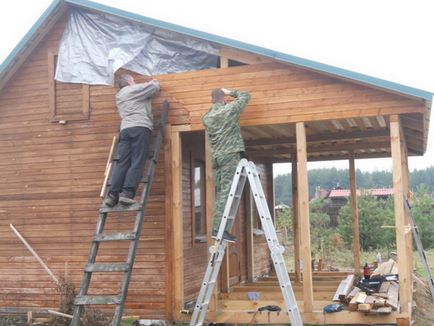 Casă de țară de reparare cu mâinile lor