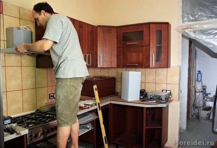 bucătărie Renovat în apartament cu mâinile sale