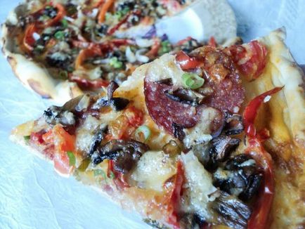 pizza Rețetă de pe crusta subțire