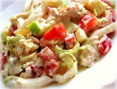Salata de rețetă cu carne de pui, ananas și ciuperci
