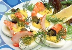 Salata - ananas cu pui - delicioase clasice (straturi) reteta cu ciuperci si branza