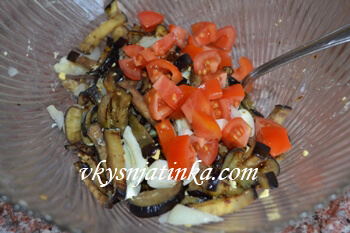 Salata cu vinete și roșii la grătar - rețeta cu o fotografie