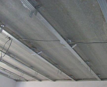 Asigurați panourile de tavan din PVC cu mâinile lor - este ușor