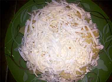 Salata de pui cu strat de ananas și ciuperci