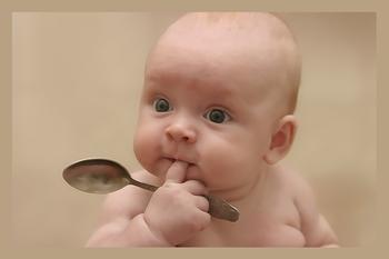 Cu numărul de luni pentru a introduce alimente solide sticla-primul copil Lure