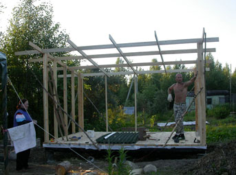 Noi construim propria experienta de a construi o casa de vară, timp de 10 zile