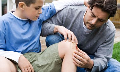 Copilul are picioare inflamat sub cauzele genunchi, ce să facă