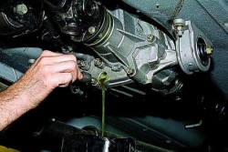 Schimbarea uleiului în razdatke Chevrolet Niva