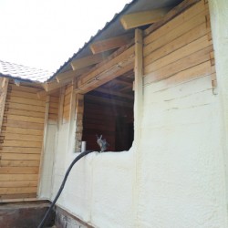 Cum de a izola pereții unei case din lemn