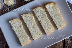 Sandwich-uri cu roșii și usturoi și brânză rețetă cu o fotografie